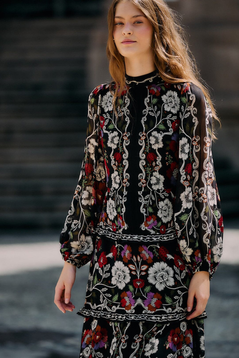 FARM RIO Black Rococo Flowers Ruffled Maxi Dress outlook