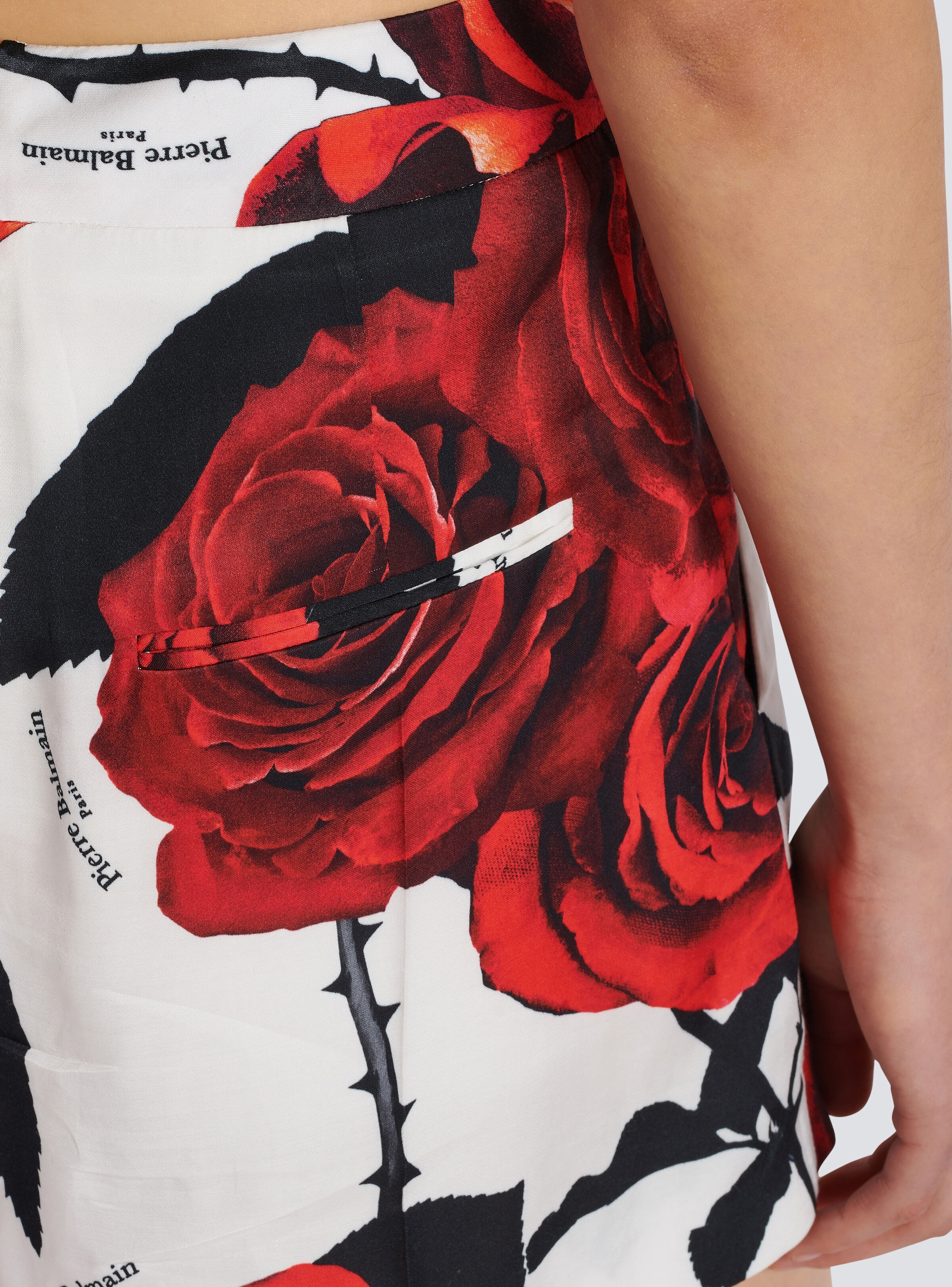 Satin shorts with Red Roses print - 7