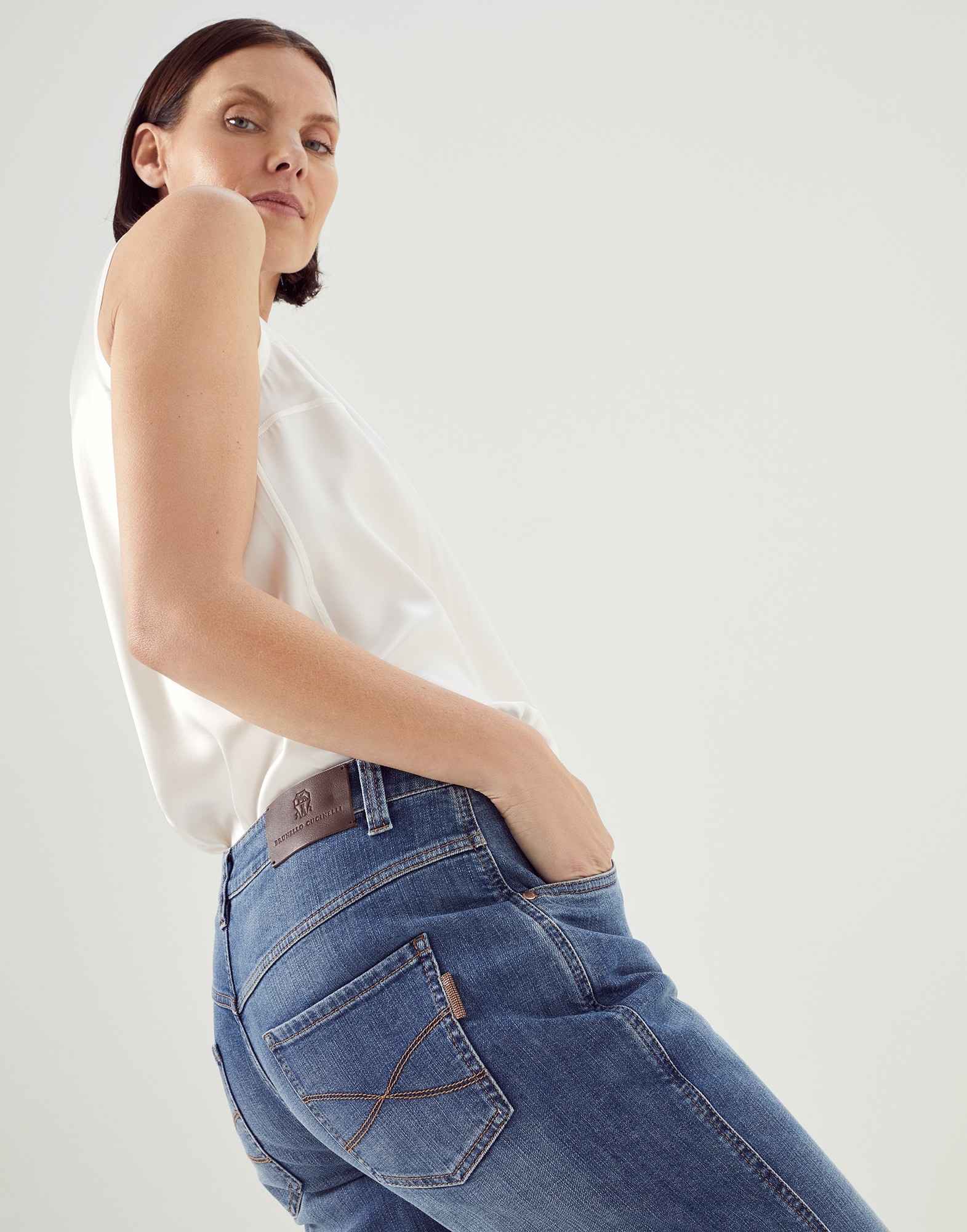 Comfort denim boyfriend trousers with shiny tab - 3