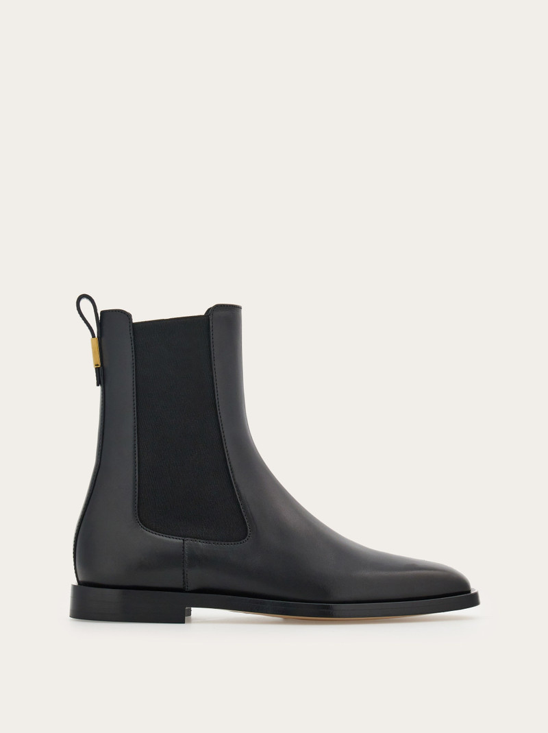 Chelsea boot 1