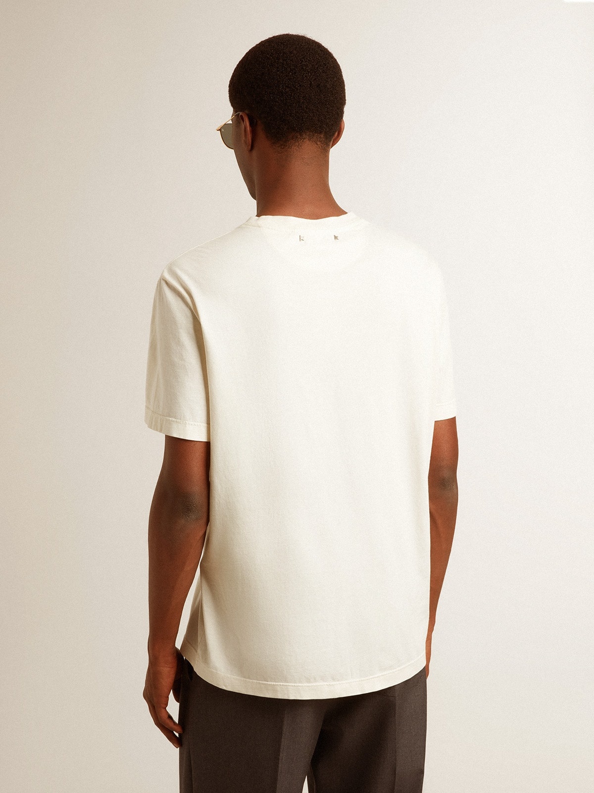 Men's cotton T-shirt in aged white with print on the heart - 4