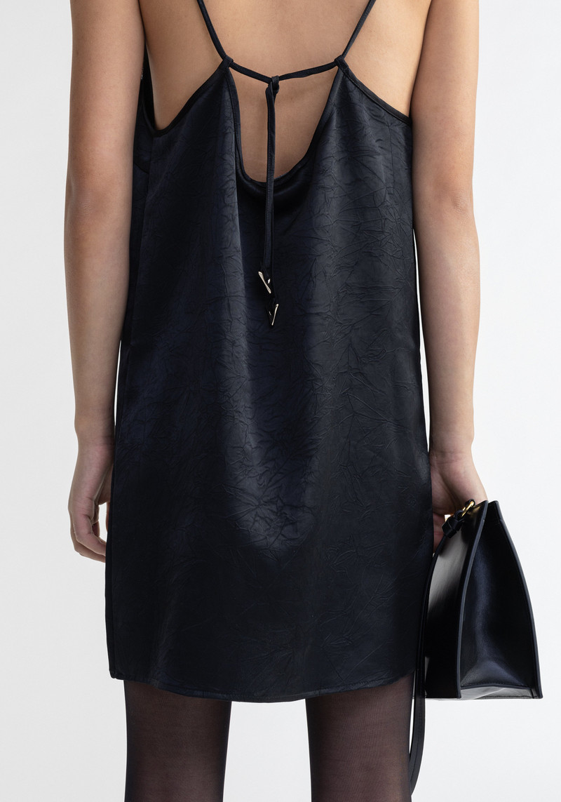 AERON ABACO
Satin slip dress outlook