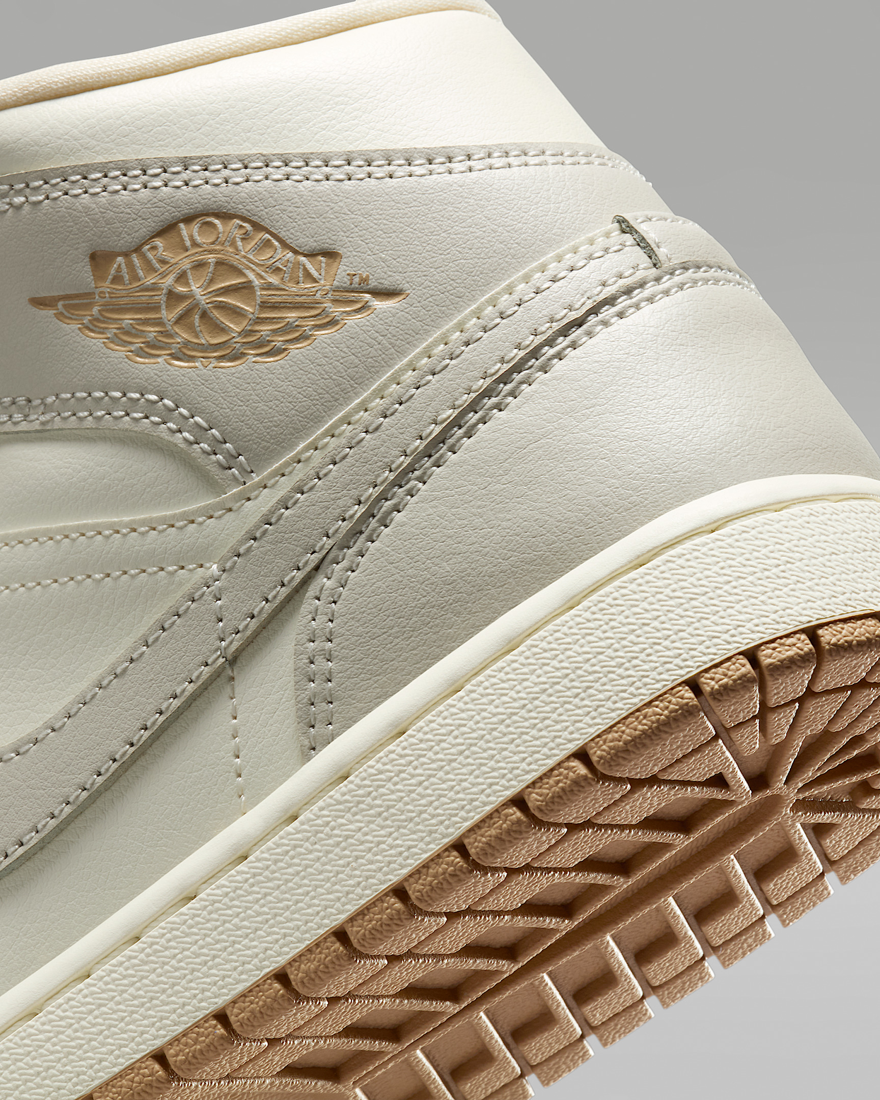 Air Jordan 1 Mid Women's Shoes - 8