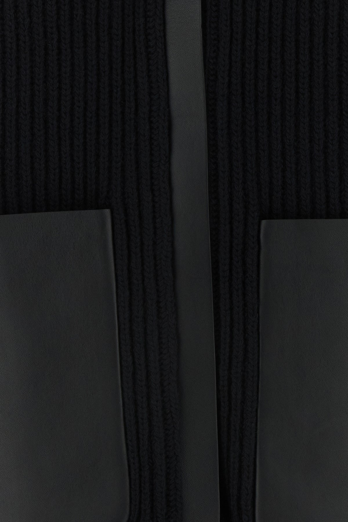 【送料&関税込】Ferragamo Black Wool Cardigan FERRAGAMO Black wool cardigan | gebnegozionline | REVERSIBLE