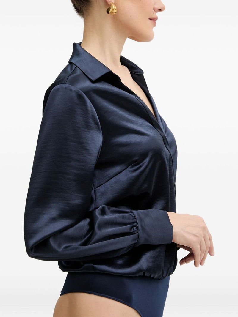 V-neck top 3