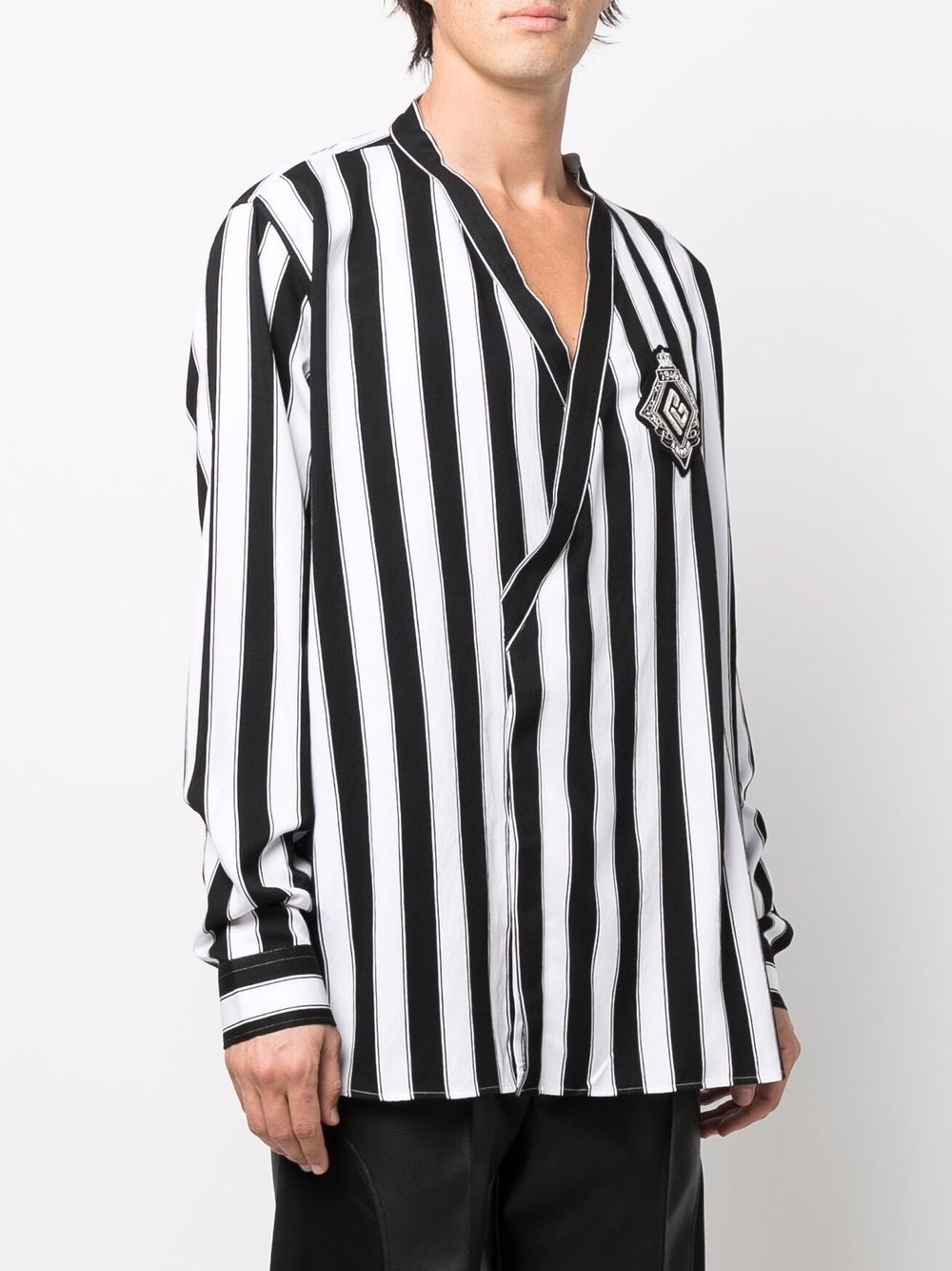 logo-patch striped crossover-V-neck shirt - 3