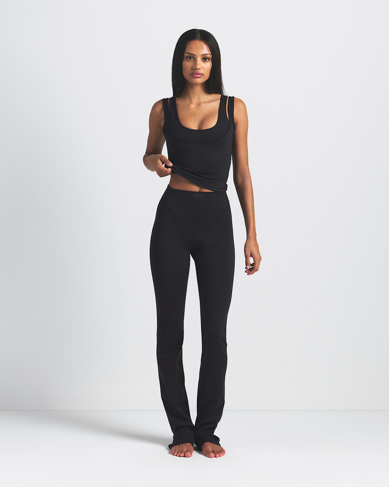 NikeSKIMS Matte Women's High-Waisted V-Panel Straight Leggings 1