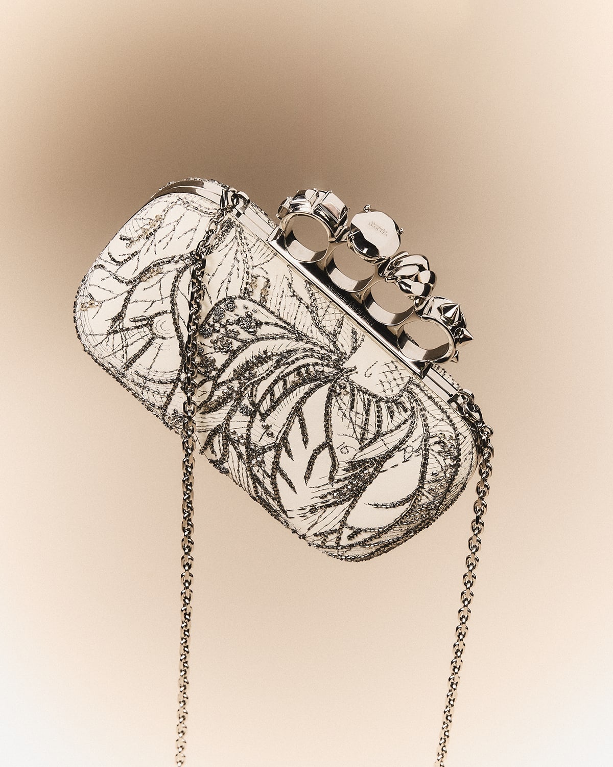 Knuckle Four-Ring Embellished Clutch Bag - 2