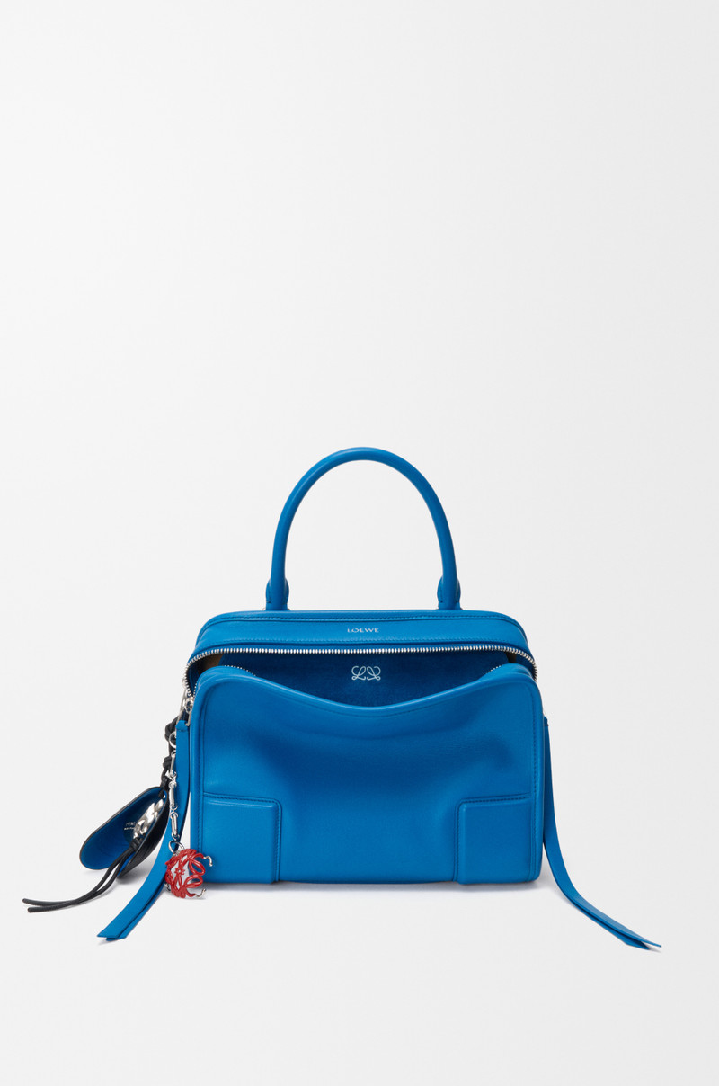 Shell charm in leather 4