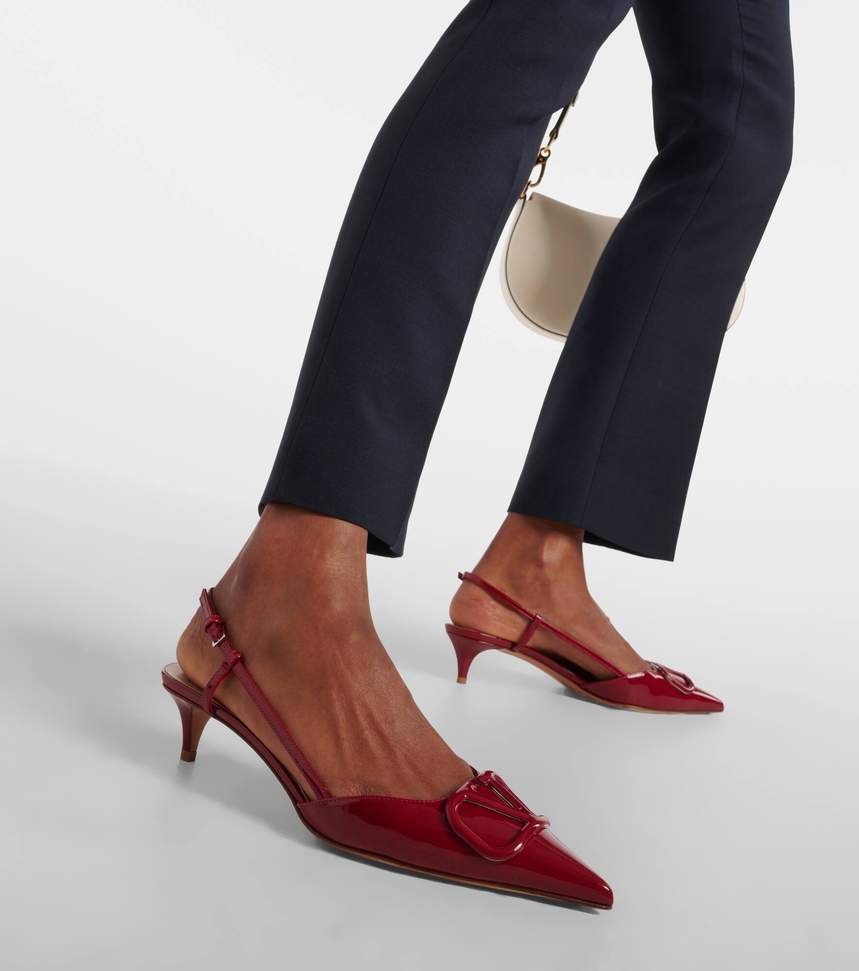VLogo Signature patent leather slingback pumps - 4