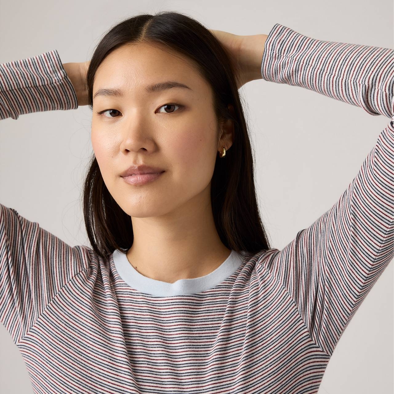 ESSENTIAL LONG-SLEEVE T-SHIRT - 4