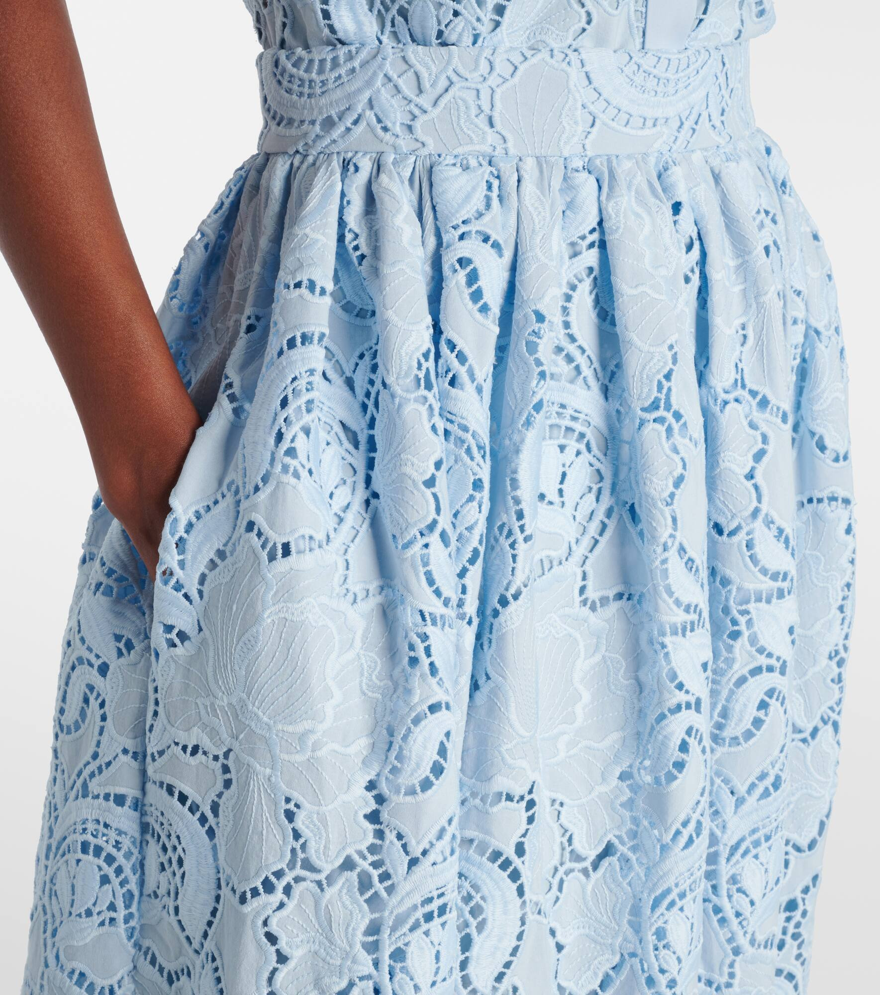 Laser-cut pleated skirt - 4