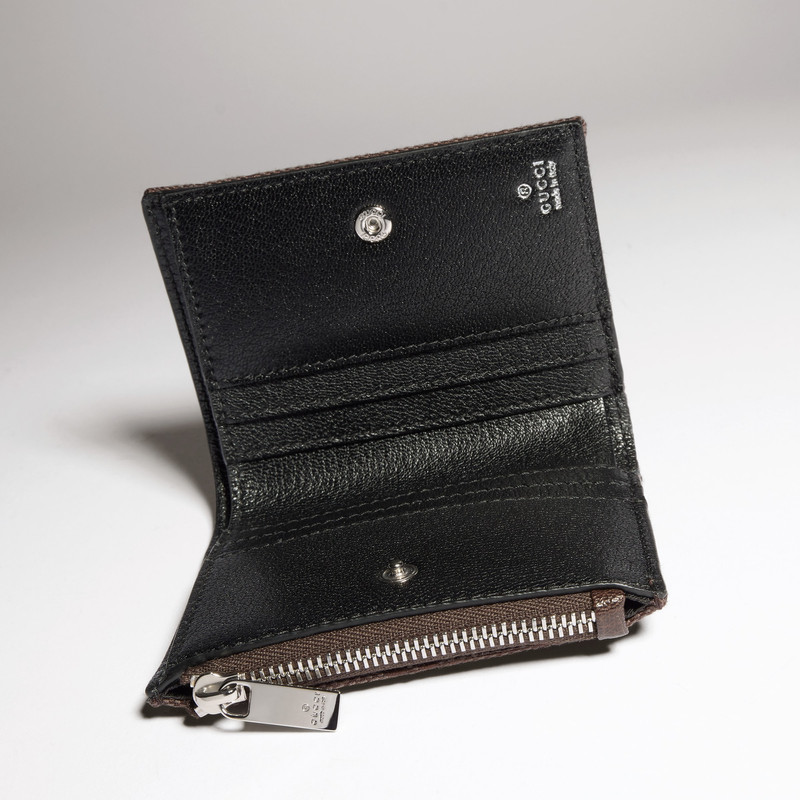 GUCCI Small wallet with Gucci plaque outlook