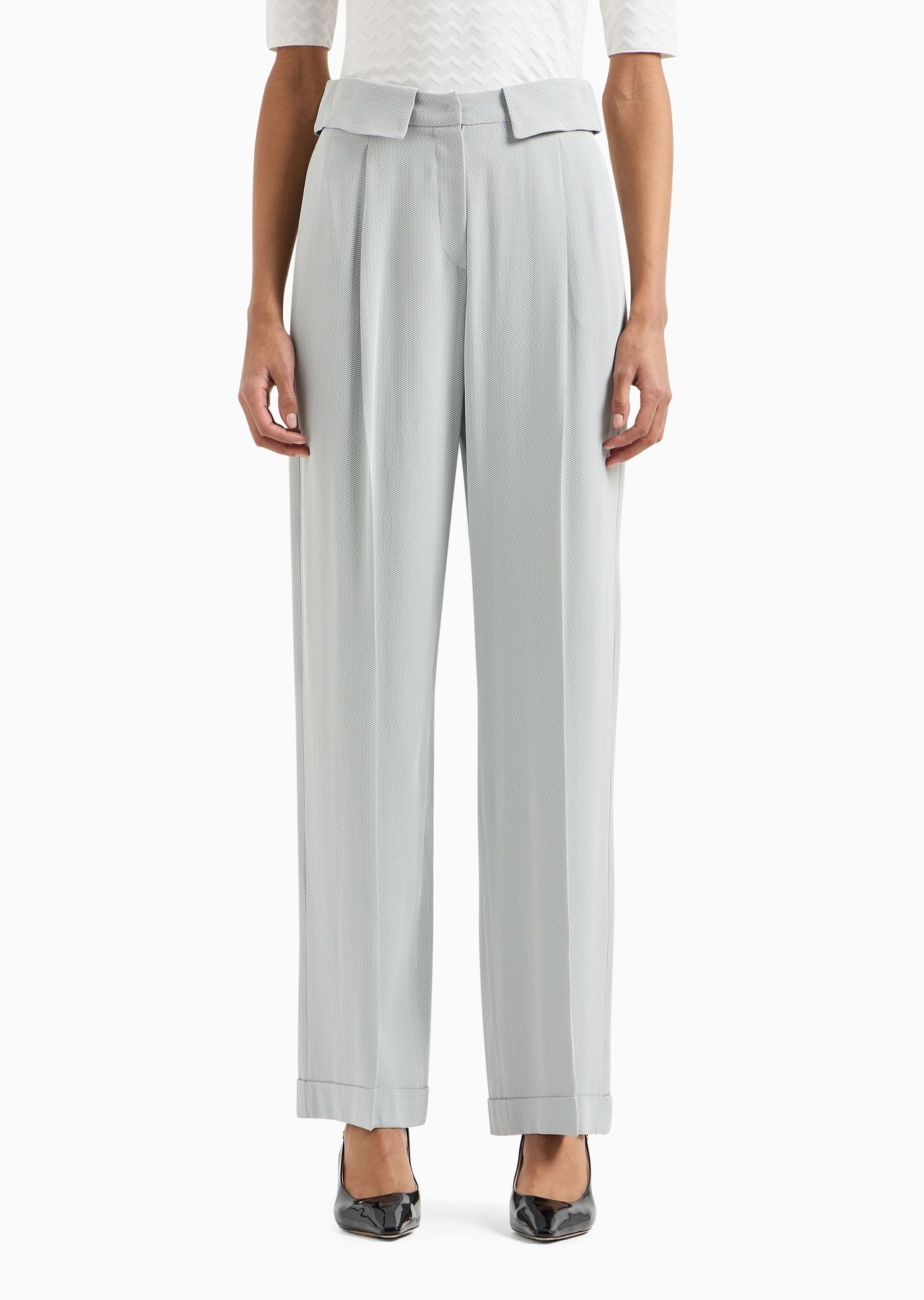 Trousers with turned-up cuffs and a chevron micro pattern - 2