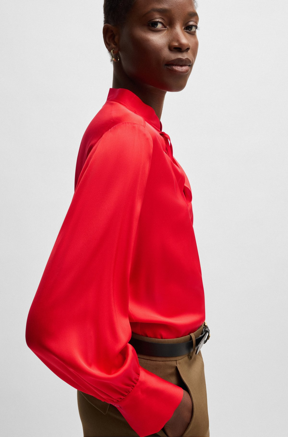 RELAXED-FIT BLOUSE IN STRETCH SILK WITH KEYHOLE NECKLINE - 6