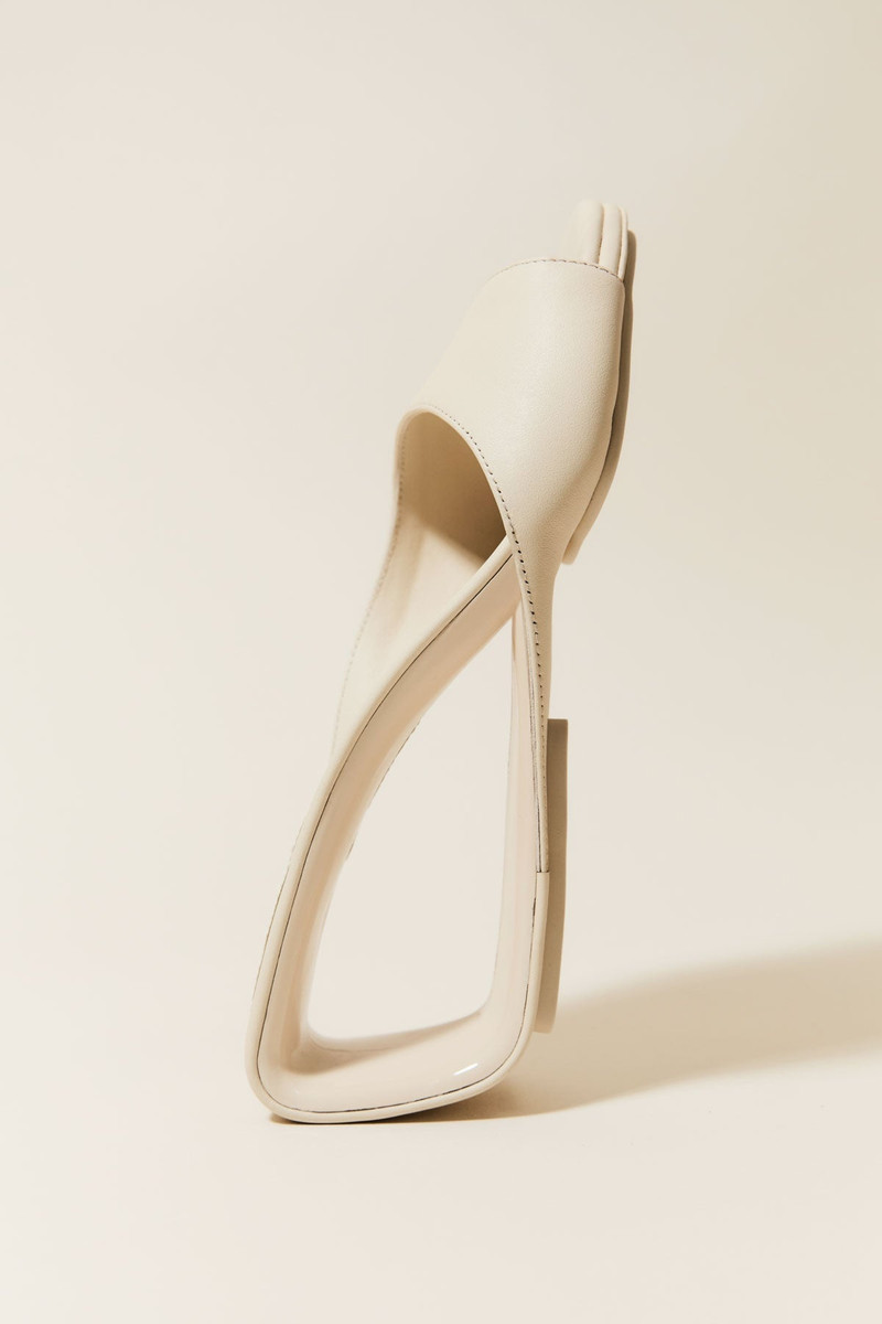 ST. AGNI Cut Out Wedge - Butter outlook