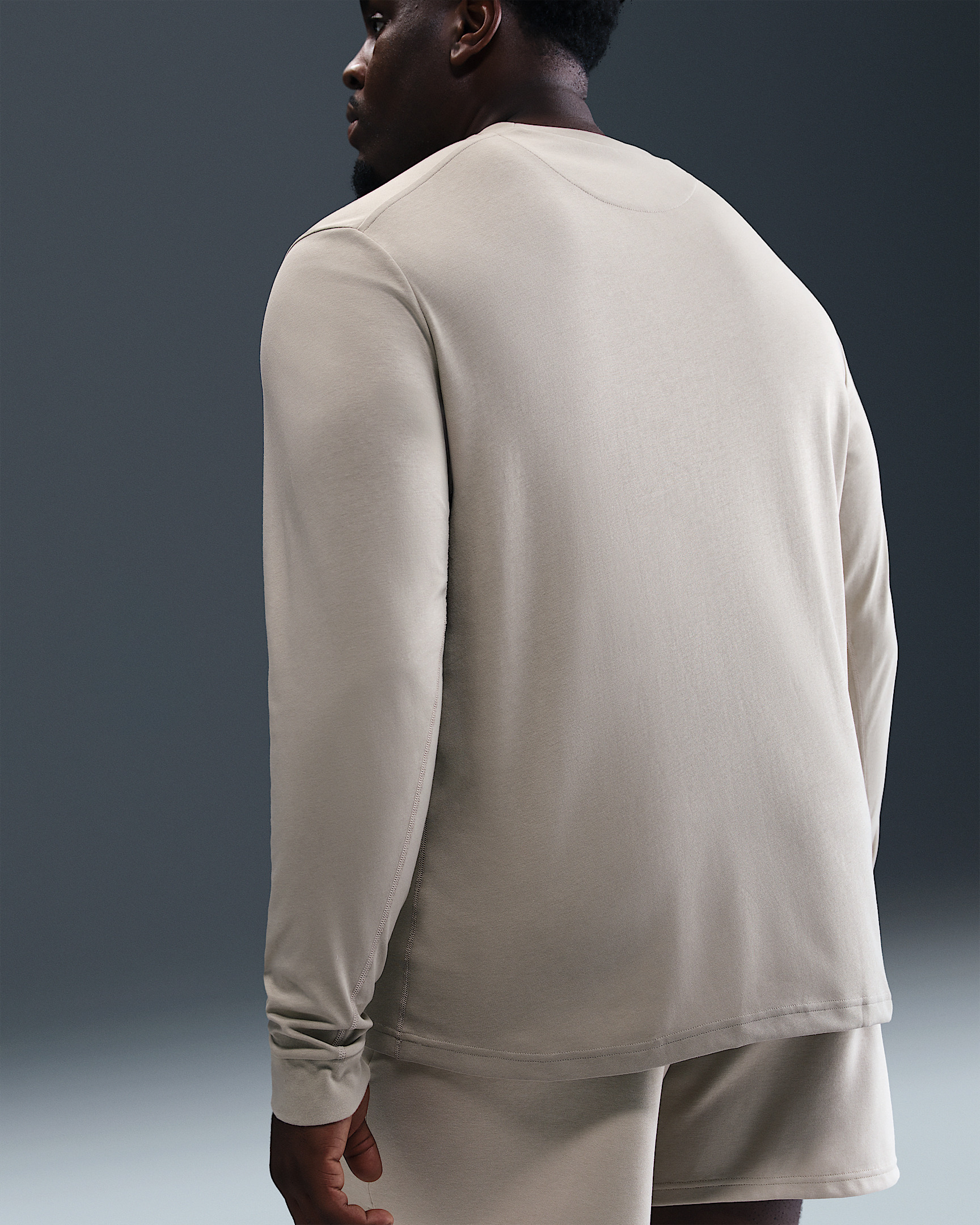 Nike Primary Men's Dri-FIT Long-Sleeve Versatile Top - 9