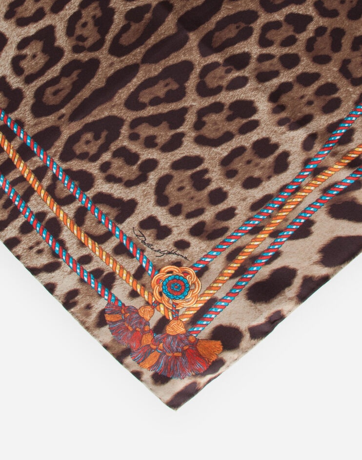 Twill foulard with leopard print: 50 x 50cm- 19 x 19 inches - 2