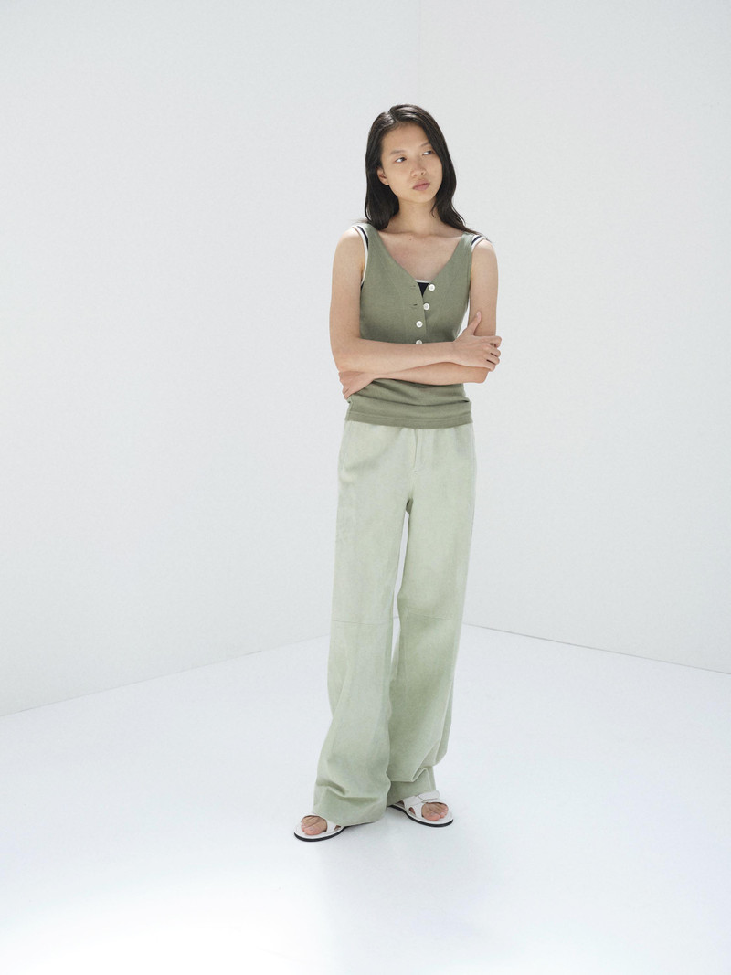 AURALEE SILKY GRAIN SUEDE DRAWSTRING PANTS outlook