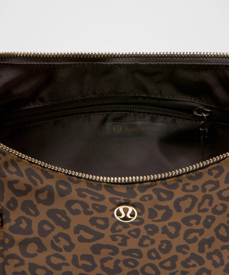 Slouchy Sling Bag 6L *Metal Hardware 5