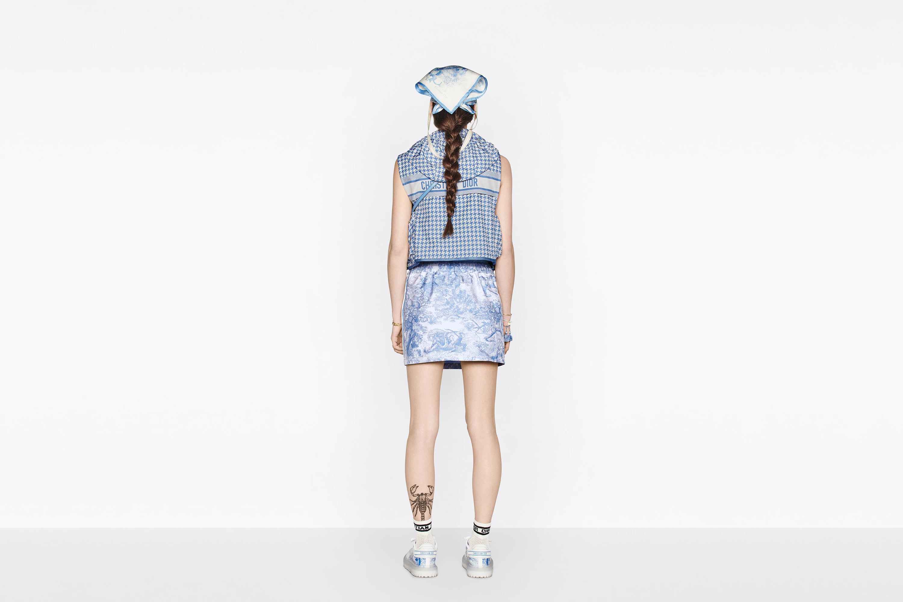 Hooded Sleeveless Vest - 5