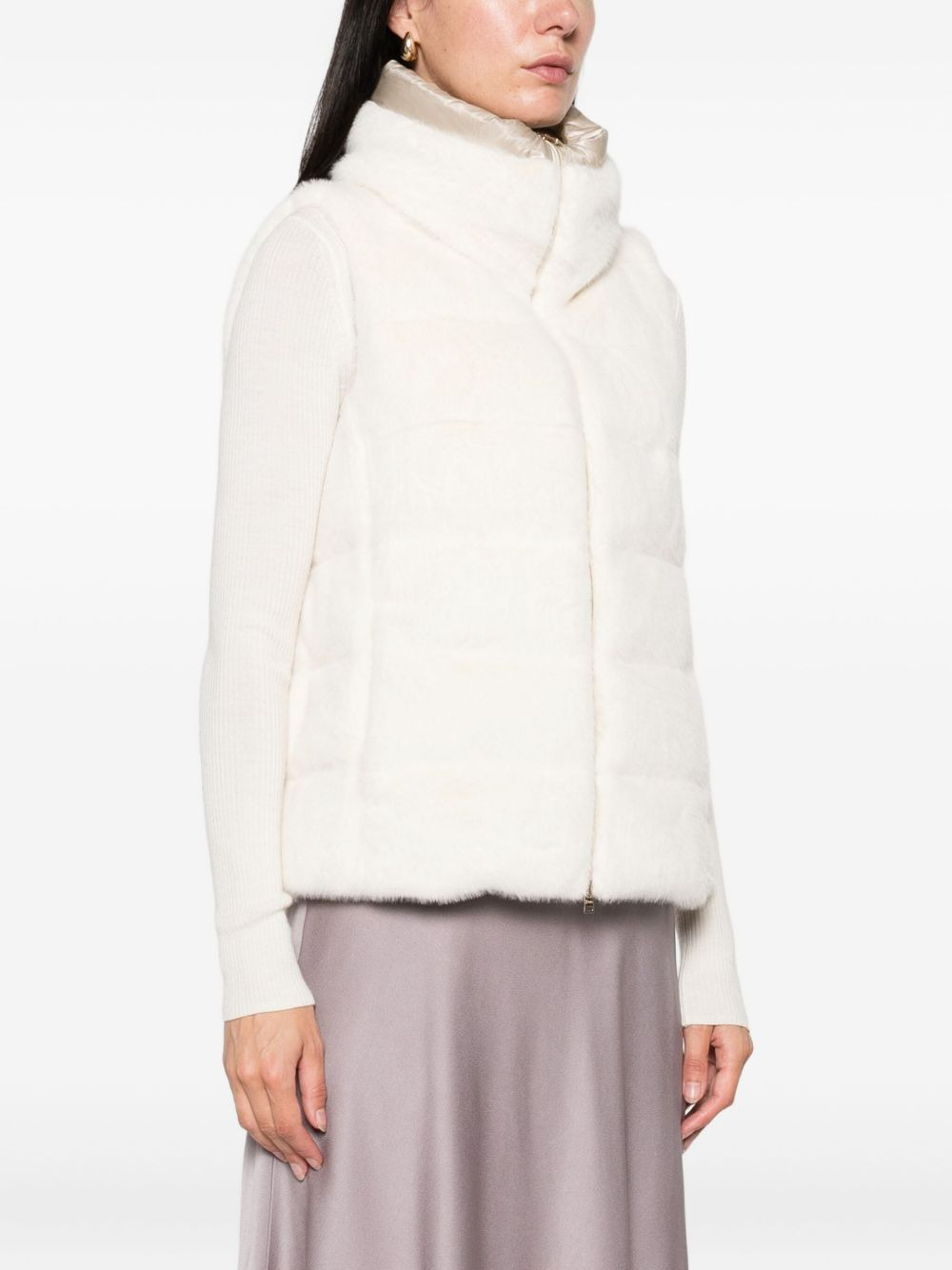 faux-fur sleeveless gilet - 3