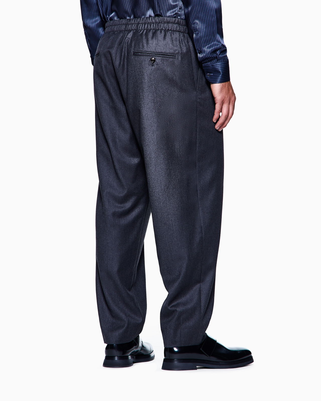 SINGLE-PLEAT TROUSERS IN MICRO HERRINGBONE VIRGIN WOOL - 3