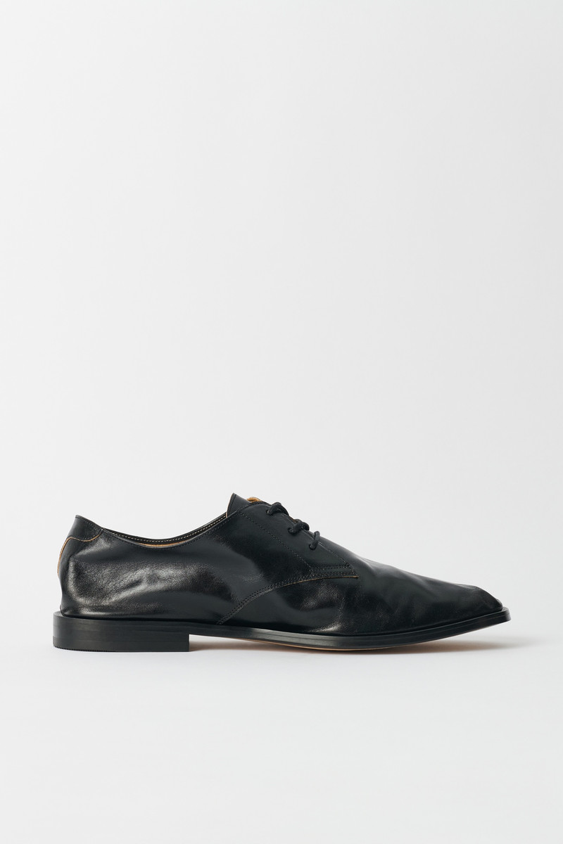 Collapsing Consultant True Dye Black Leather 4
