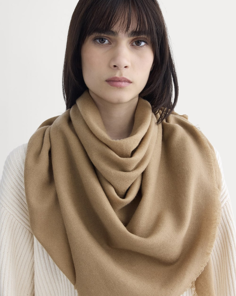 THE CASHMERE FEATHER SCARF 3