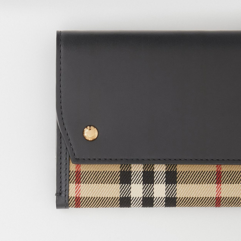 Burberry Vintage Check and Leather Phone Case with Strap outlook
