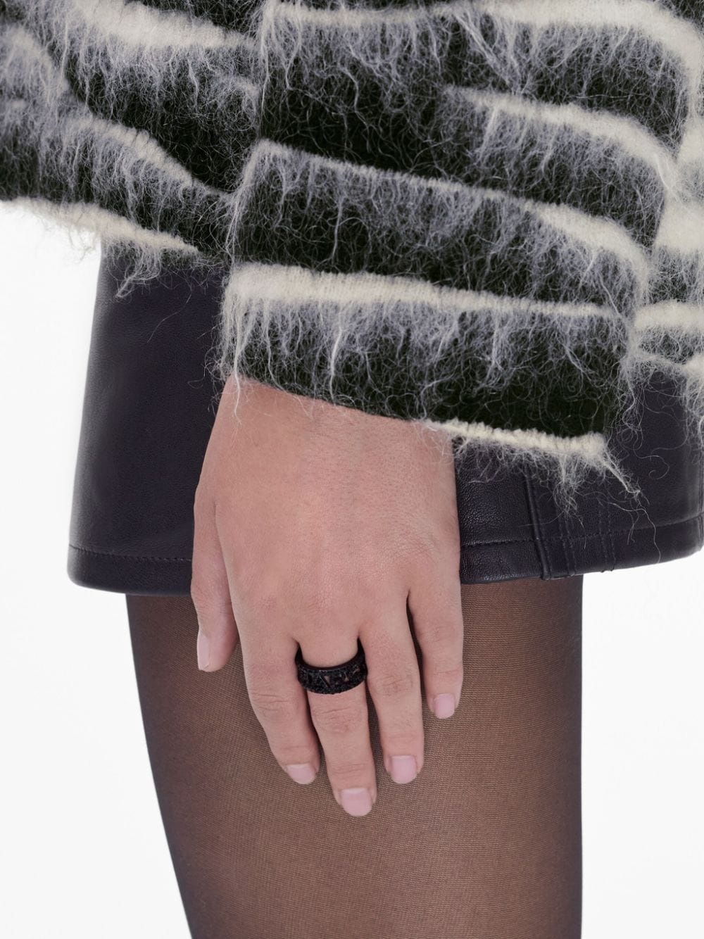 The Monogram Pave ring - 3