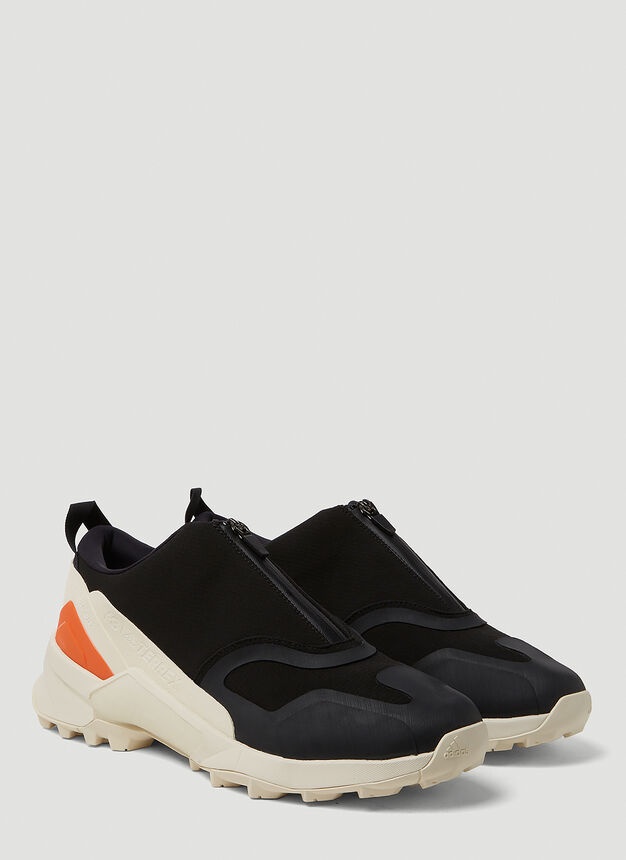 Swift R3 Terrex Sneakers in Black - 2