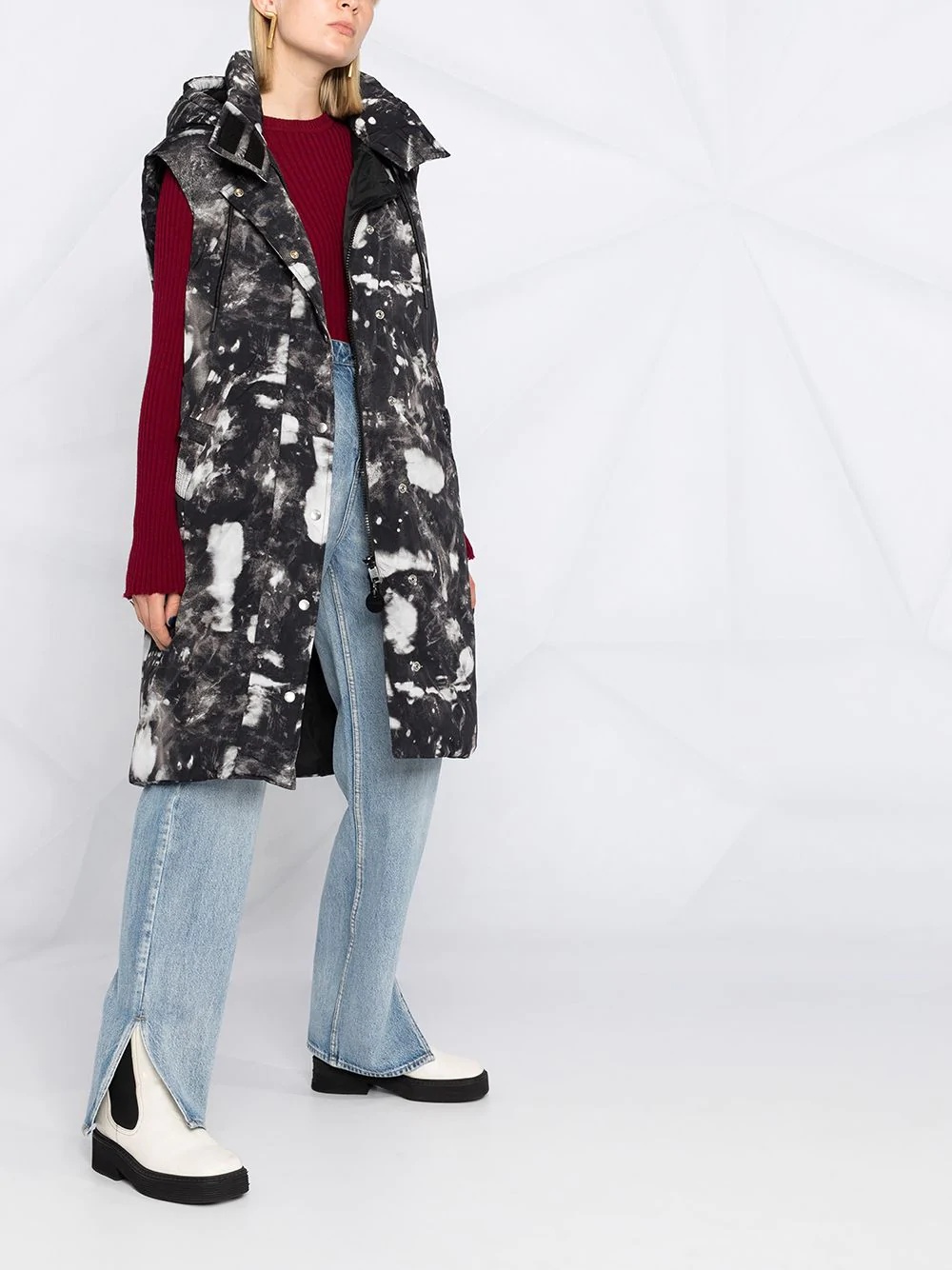 graphic-print sleeveless coat - 6