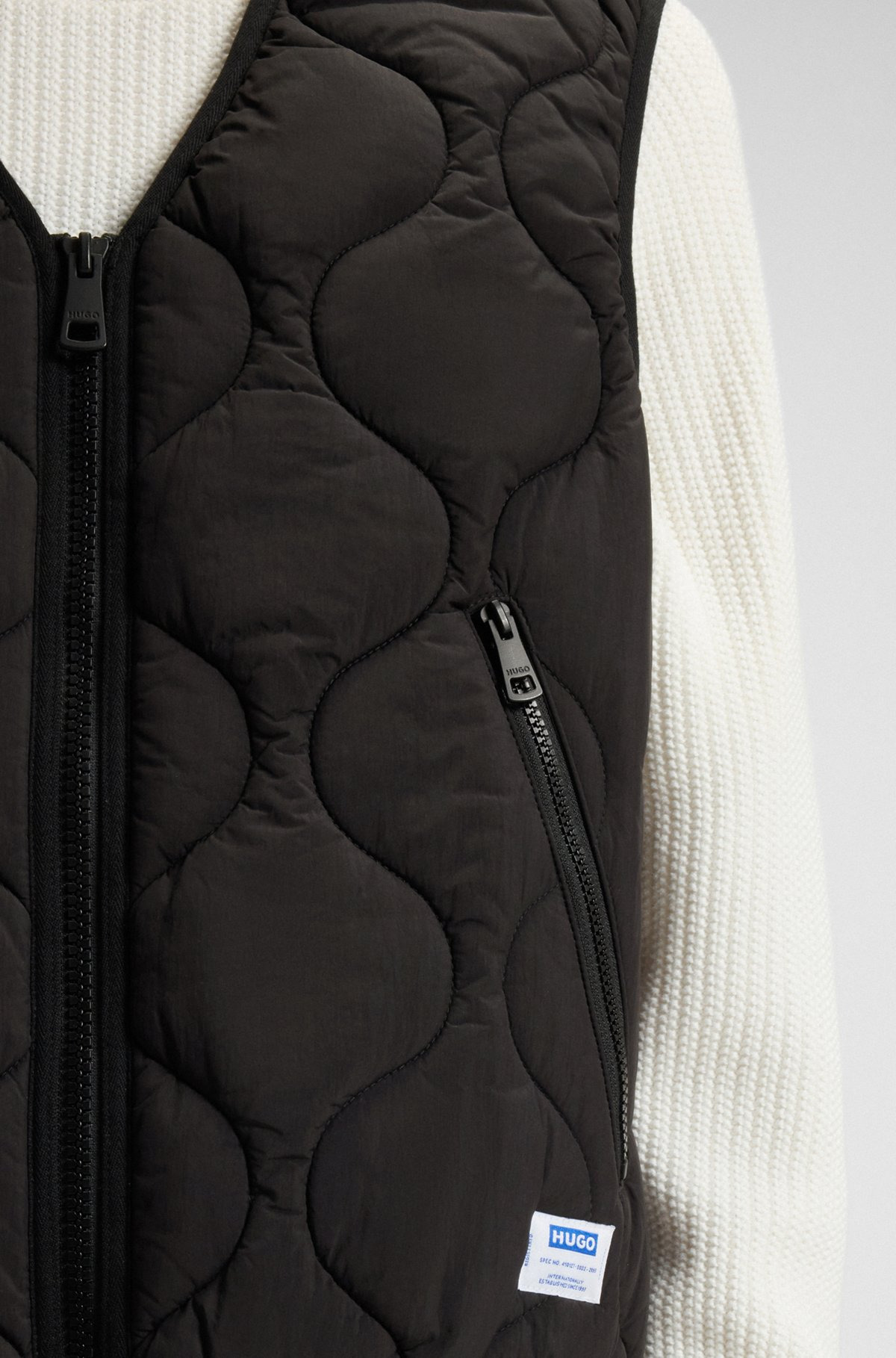 WATER-REPELLENT RELAXED-FIT GILET WITH ONION QUILTING - 6