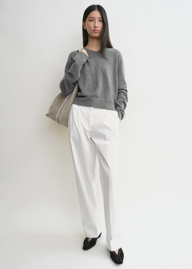 Totême Classic V-neck knit grey outlook