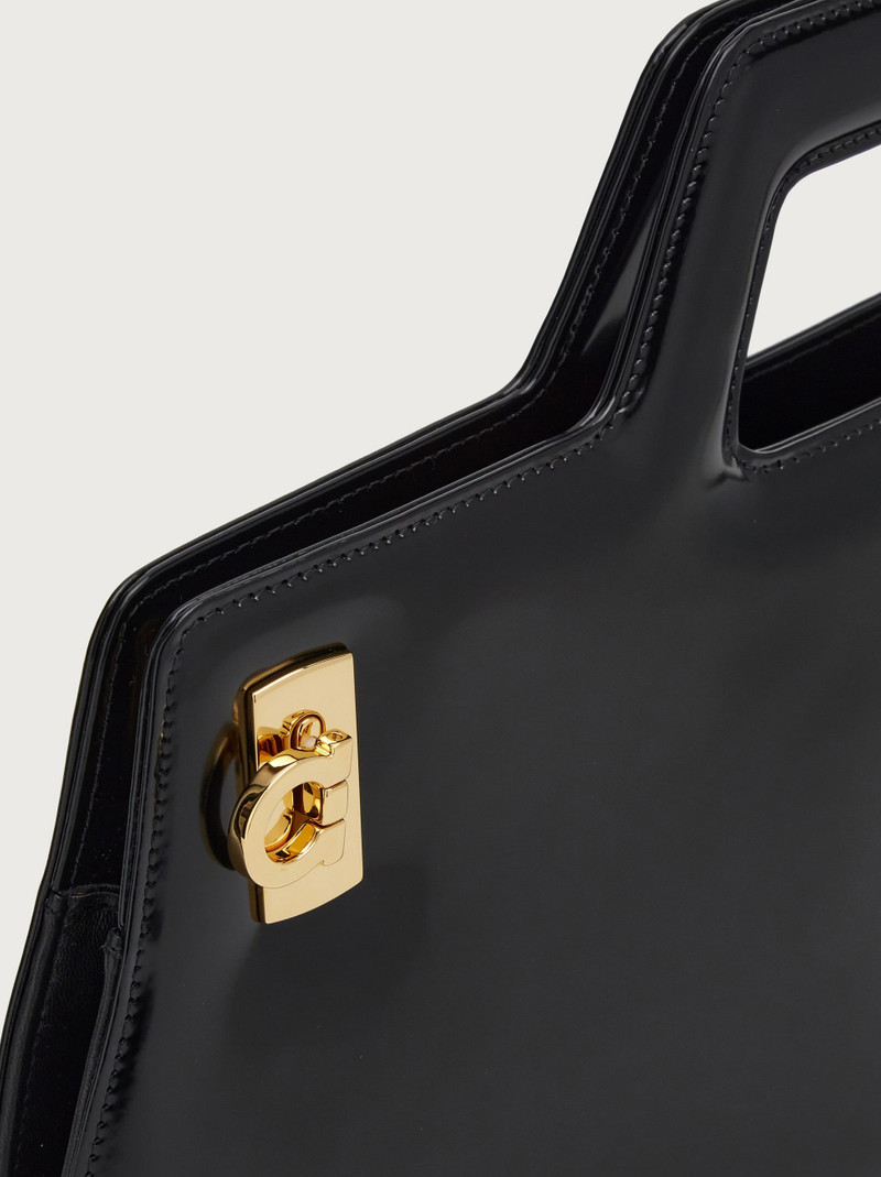 Wanda East-West top handle 7