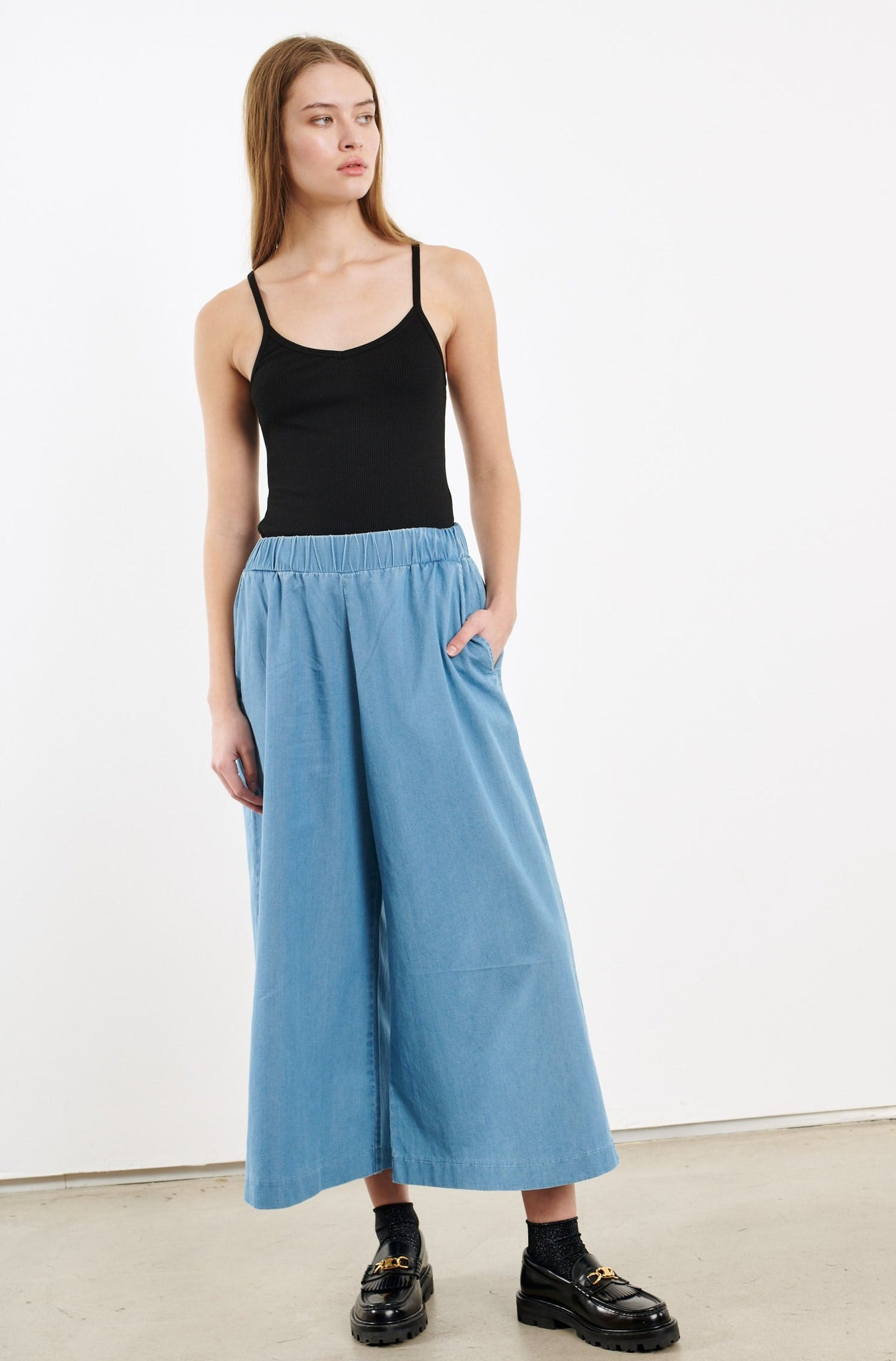 BLACK RIB V-NECK TANK - 5