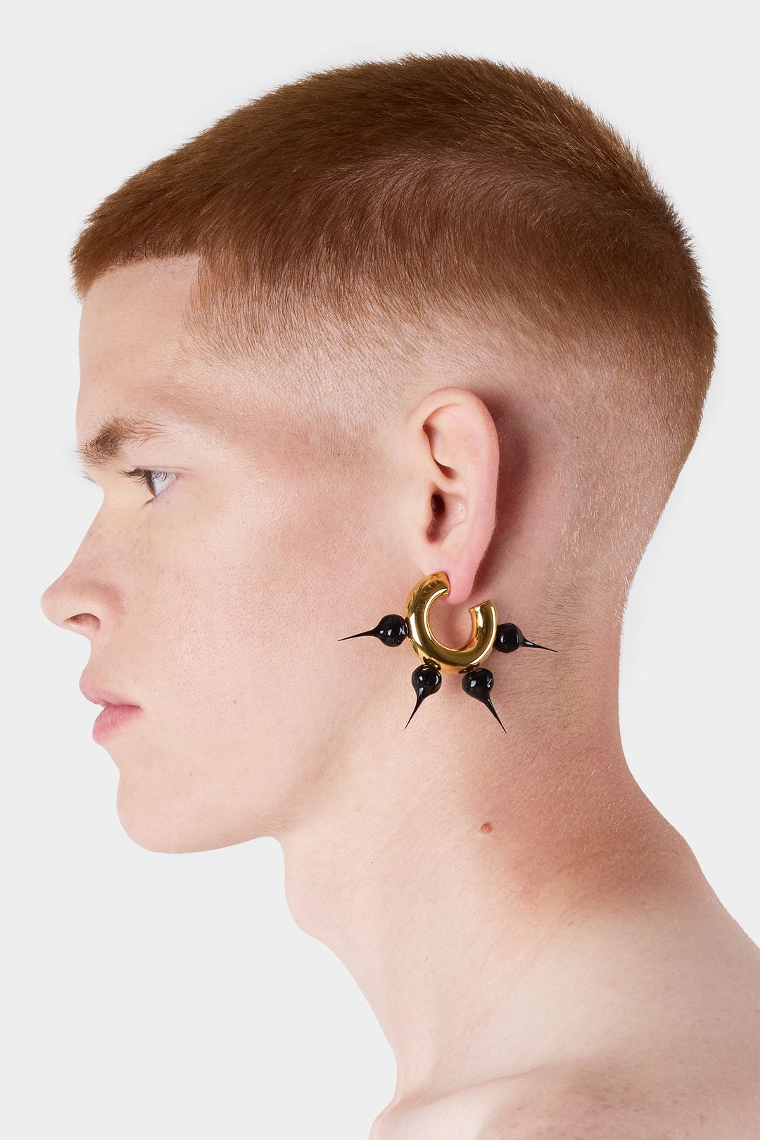 SPIKE RUBBERIZED SMALL HOOP EARRINGS / gold / black - 3
