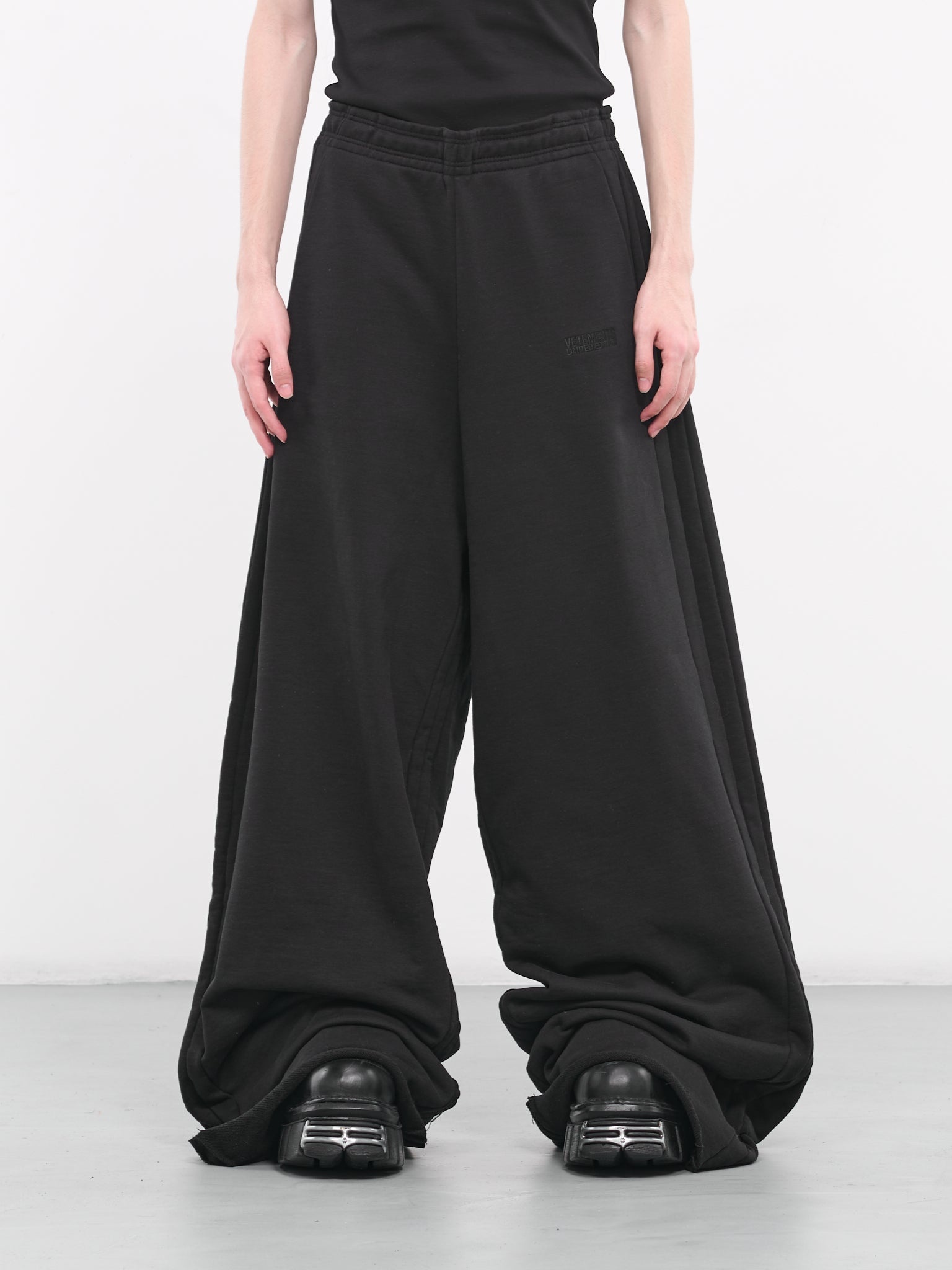 VETEMENTS Cut-Up Big Sweatpants | hlorenzo | REVERSIBLE