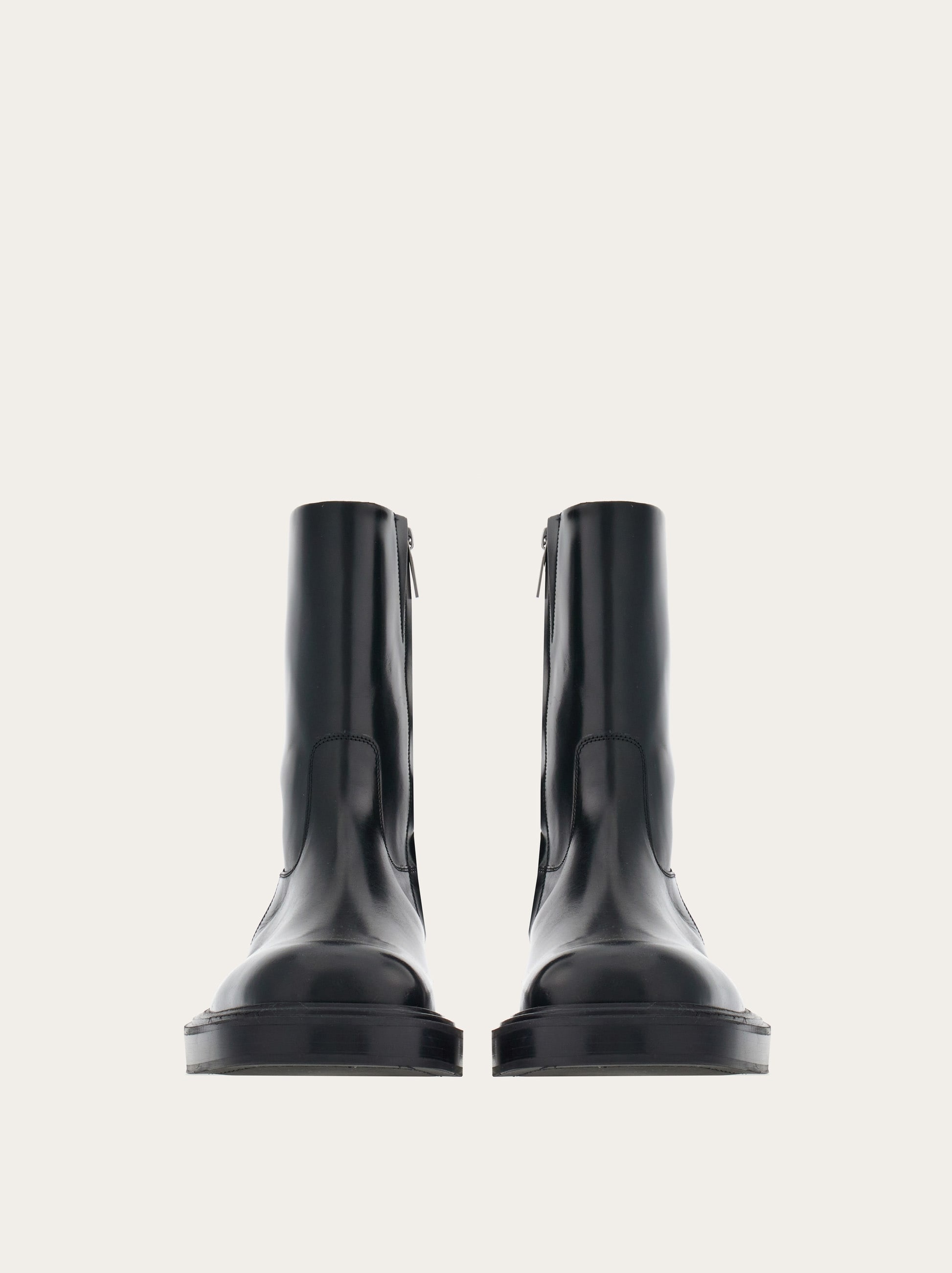 Ankle boot with rounded toe - 2