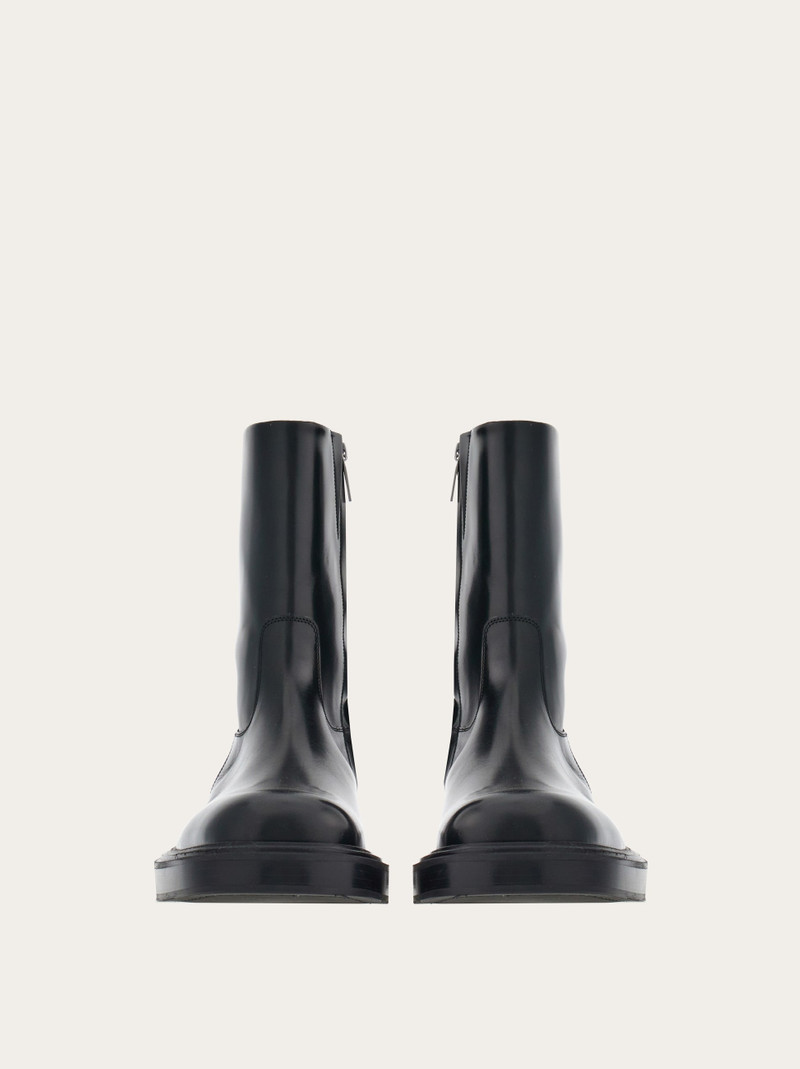 Ankle boot with rounded toe 2
