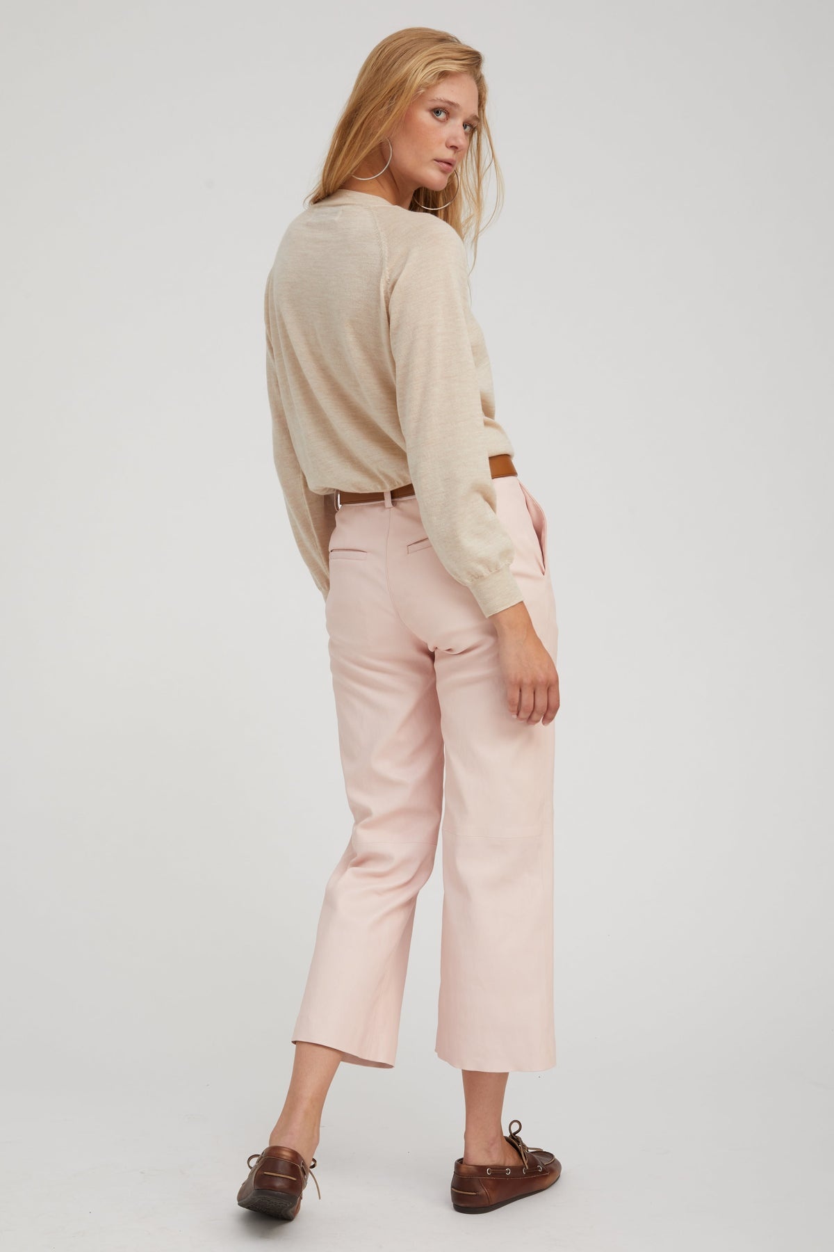 LATTE CASHMERE RAGLAN SWEATER - 4