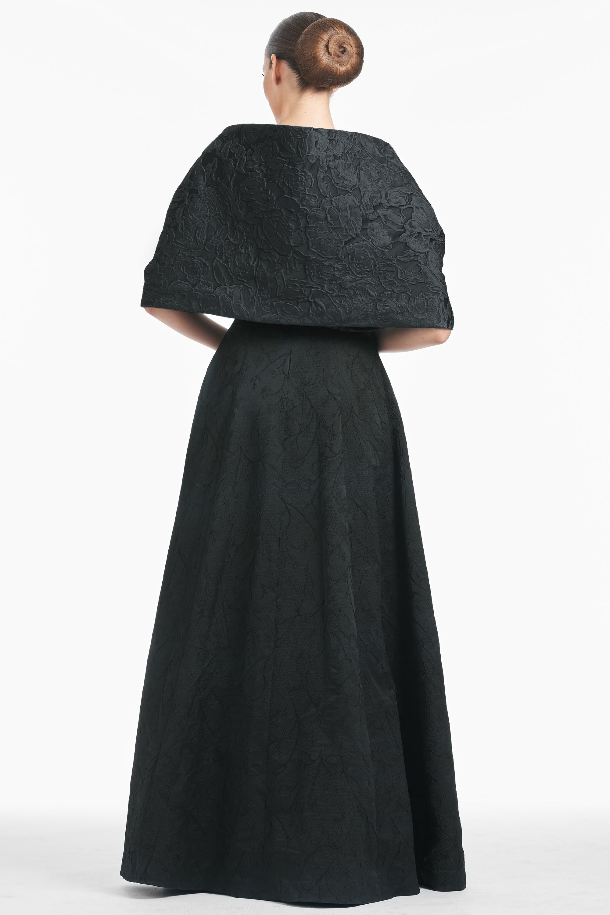 THE HUG SHAWL - BLACK JACQUARD CLOQUE - 5