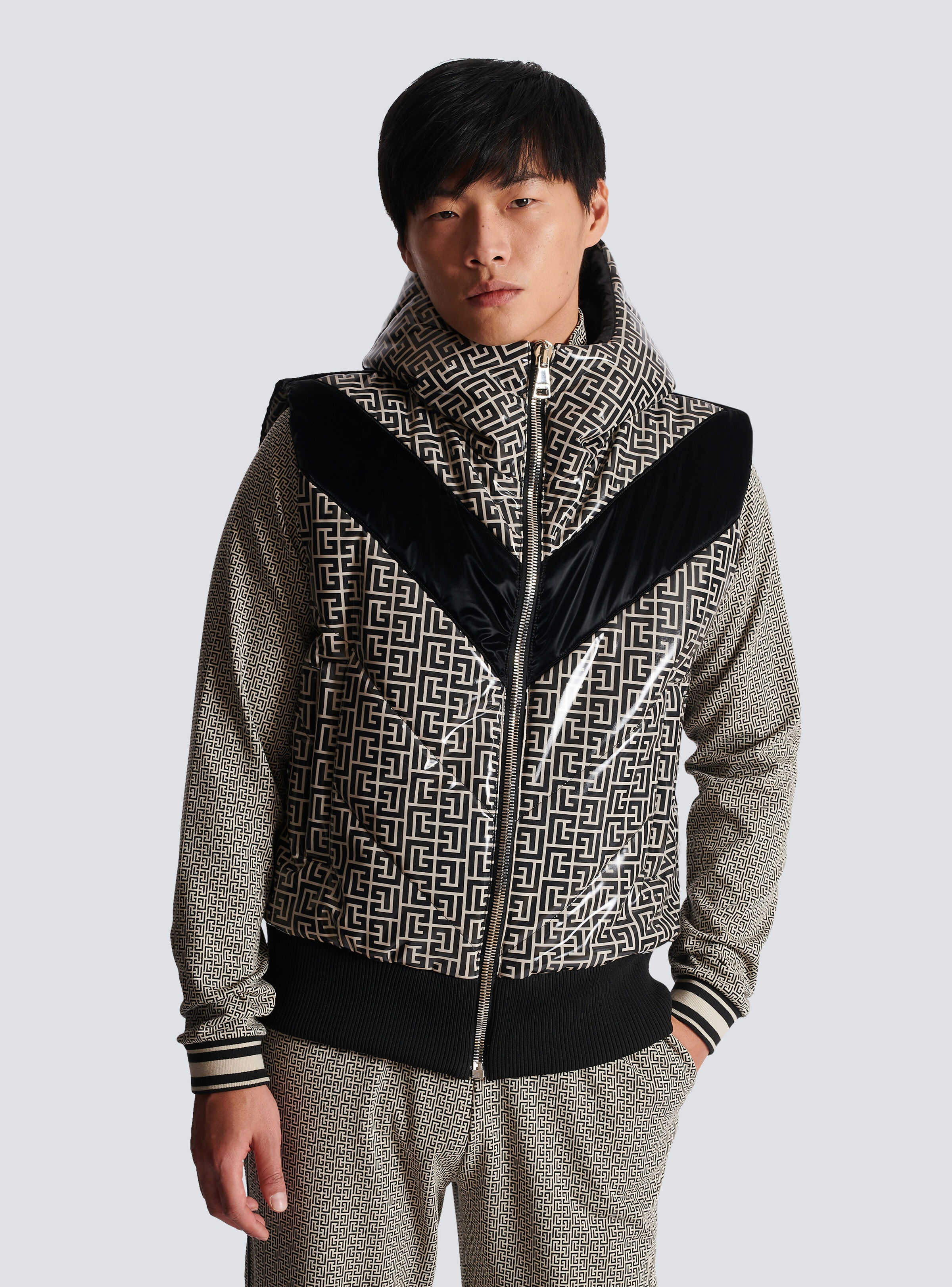 Puffer gilet jacket with monogram detail - 6