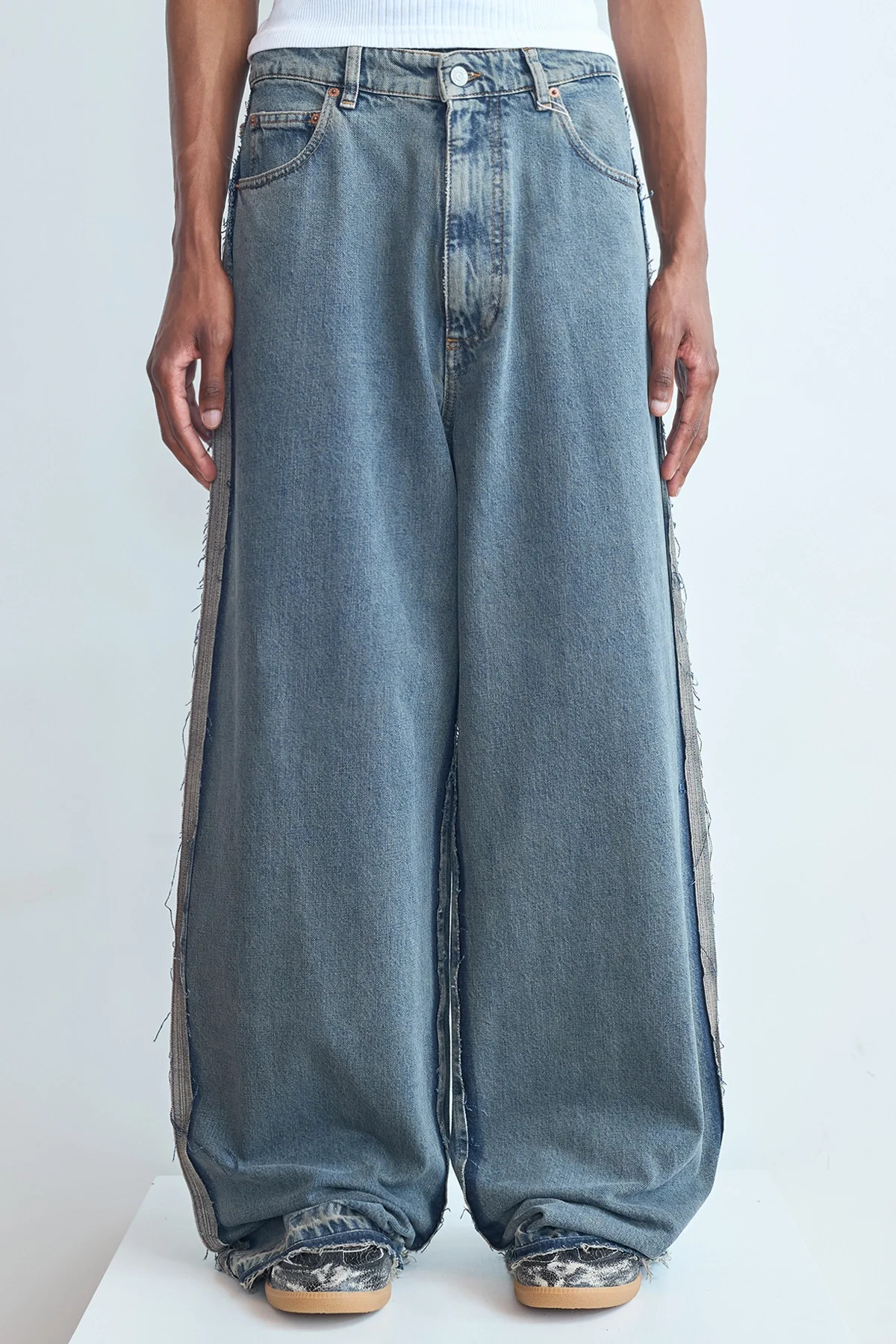 MM6 Frayed Denim Jeans Light Grey - 5