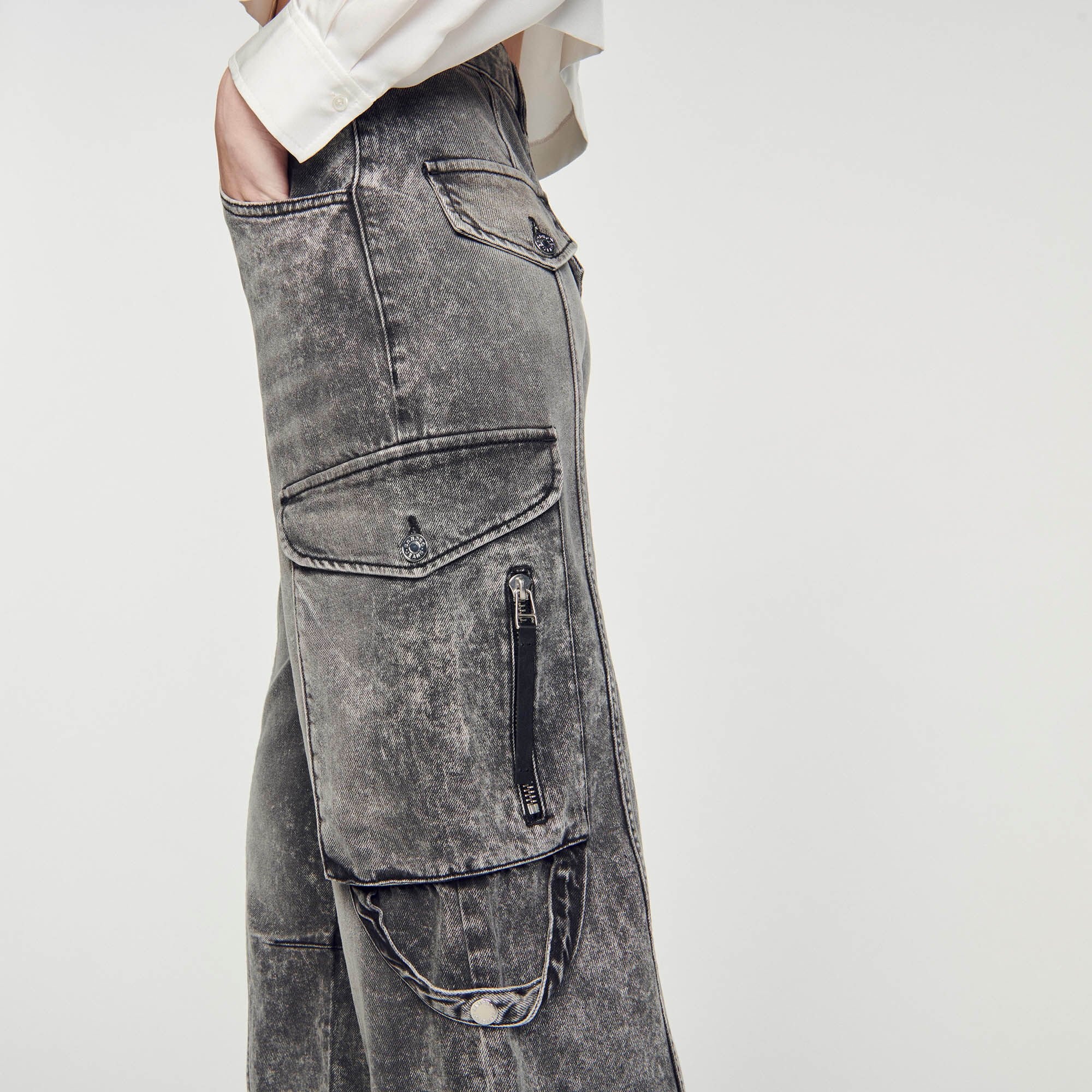 FADED CARGO JEANS - 4