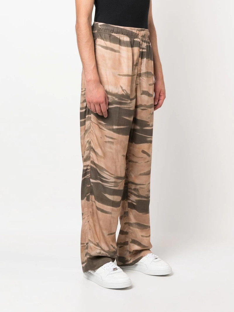 camouflage wide-leg trousers 3