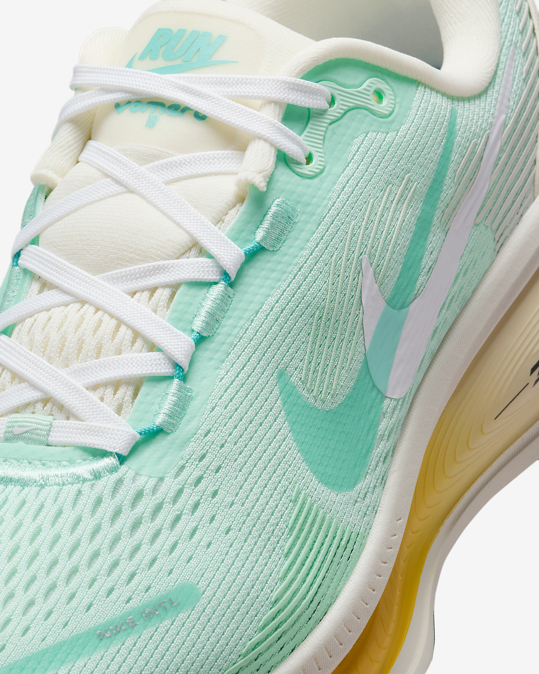 Nike Vomero 18 Women's Road Running Shoes - 7