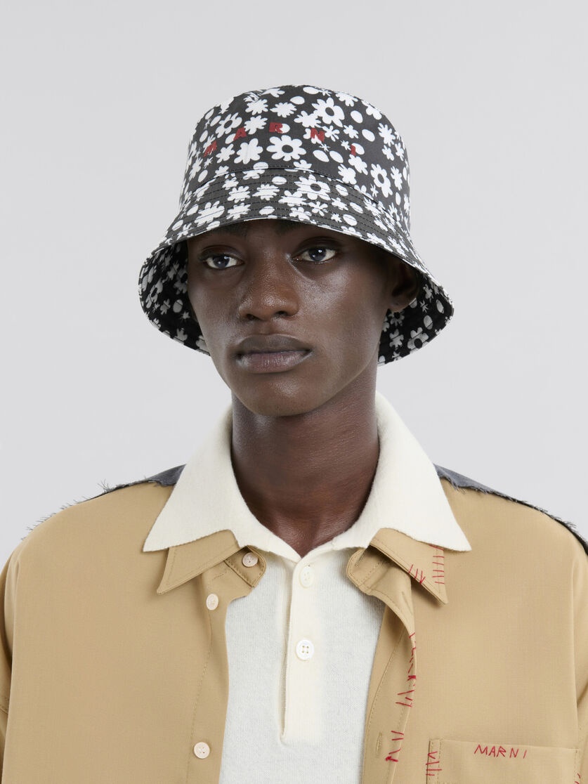 【MARNI】Cotton bucket hat Pop Fields motif Marni COTTON BUCKET HAT WITH BLACK AND WHITE POP FIELDS
