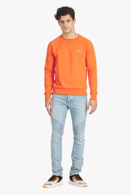 Bright orange eco-designed cotton sweatshirt with small flocked white Balmain Paris logo - 2